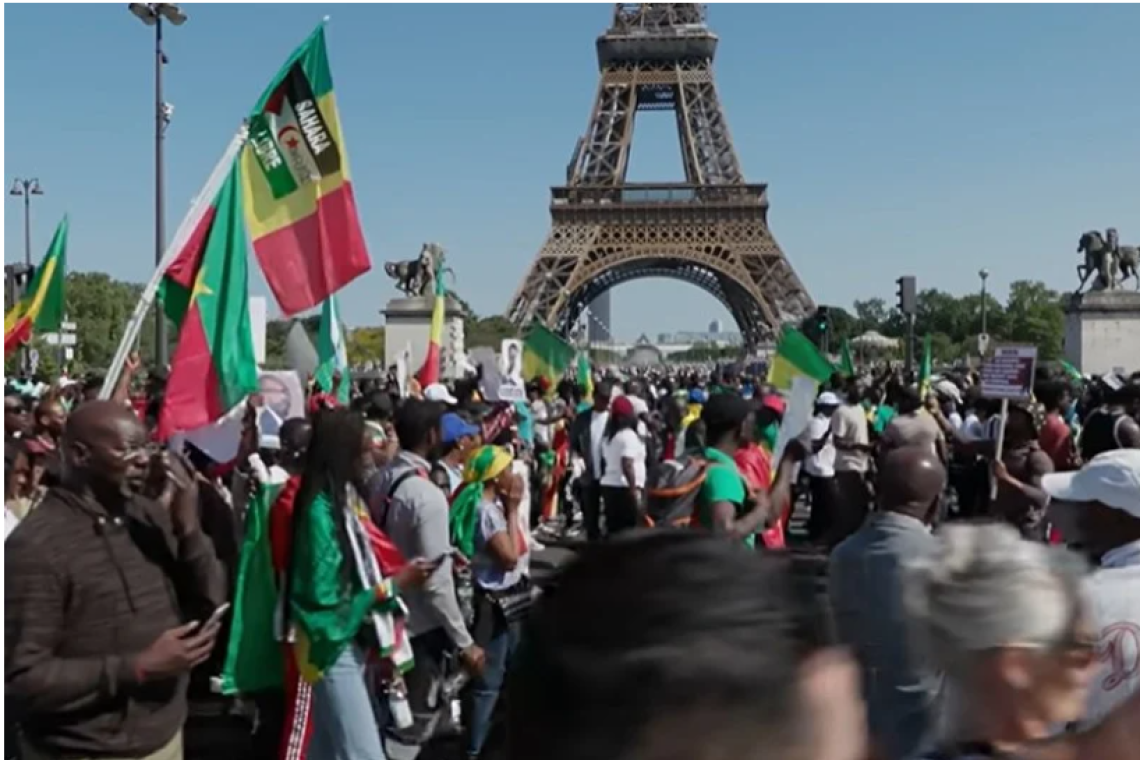 France : la diaspora sénégalaise apaisée par la décision de Macky Sall