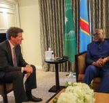 Le président Félix Tshisekedi échange avec le sous-secrétaire d'Etat pour l'exploitation des minerais stratégiques