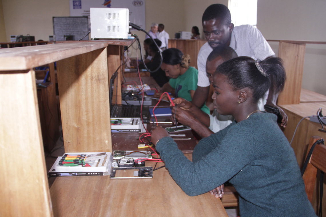 Un nouveau partenariat public-privé pour promouvoir l’emploi des jeunes et redynamiser le système de l’enseignement technique et de la formation professionnelle