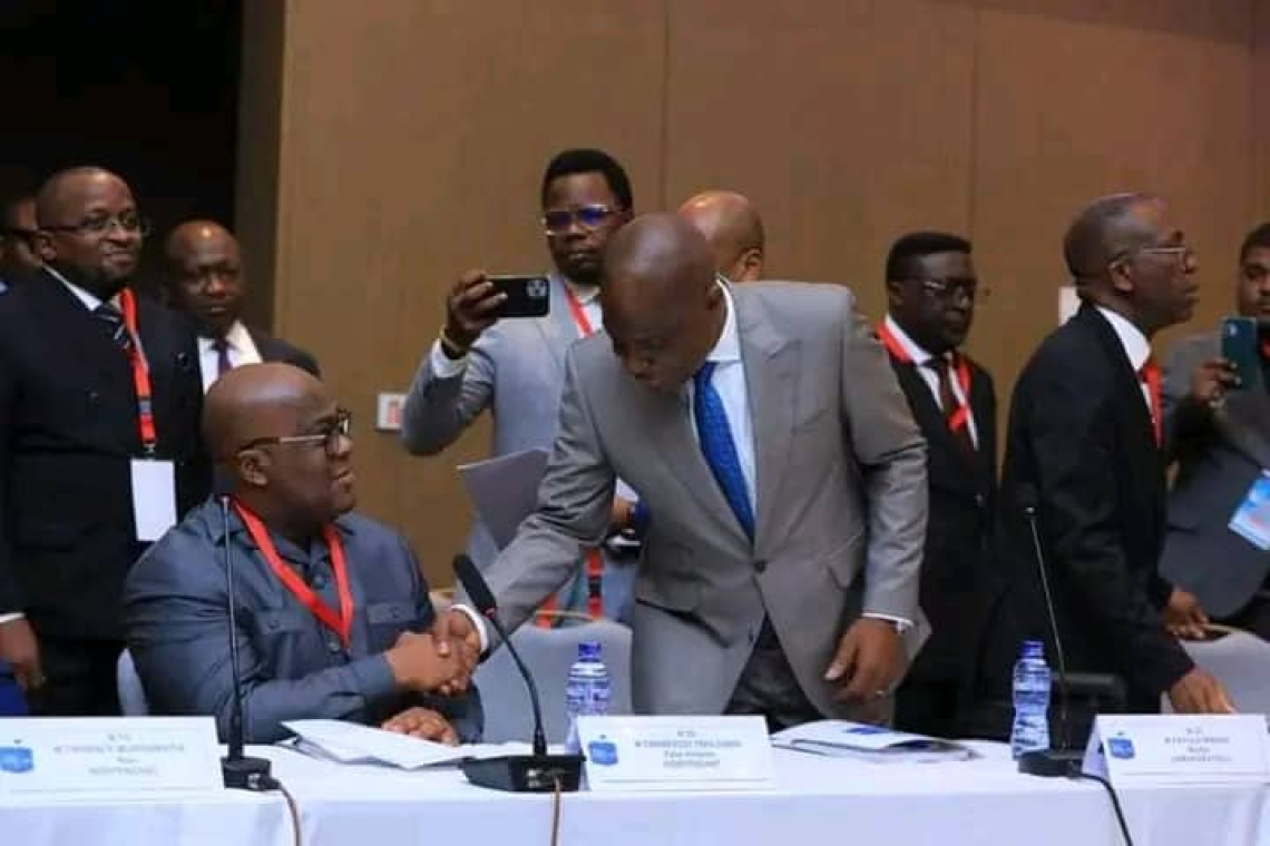 Cadre de concertation CENI-Candidats président de la république : poignée des mains historique entre Tshisekedi et Fayulu