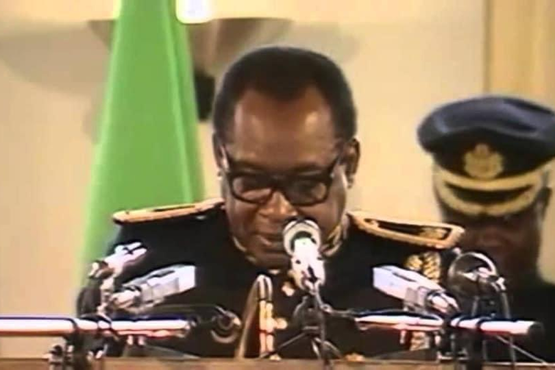 Le maréchal Mobutu annonce la fin du parti unique