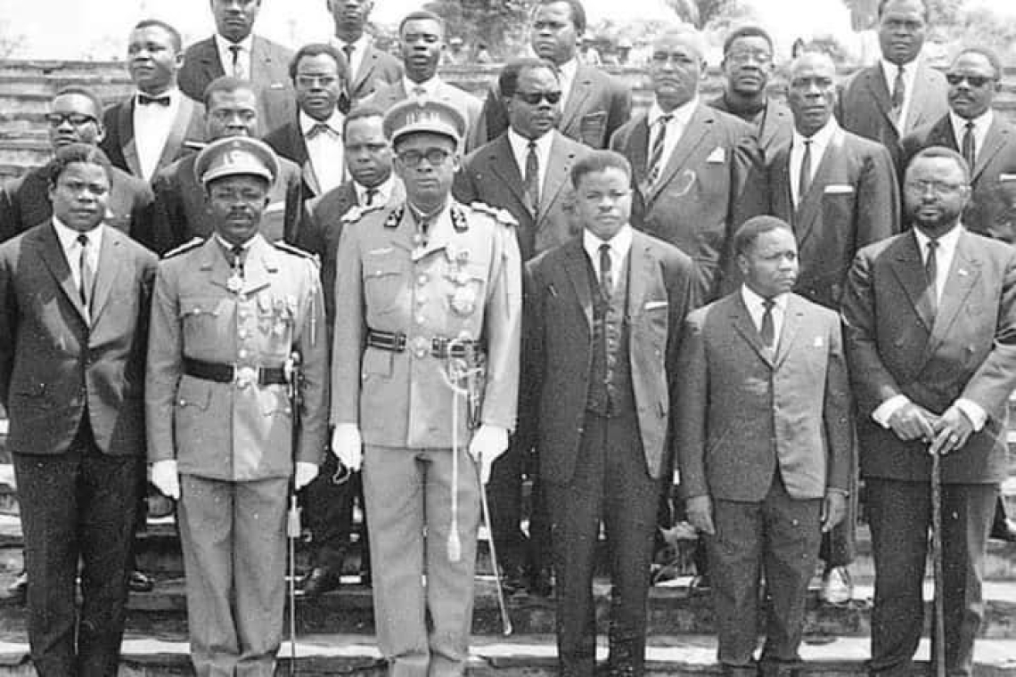 Le Lieutenant-Général Joseph Mobutu dévoile son gouvernement