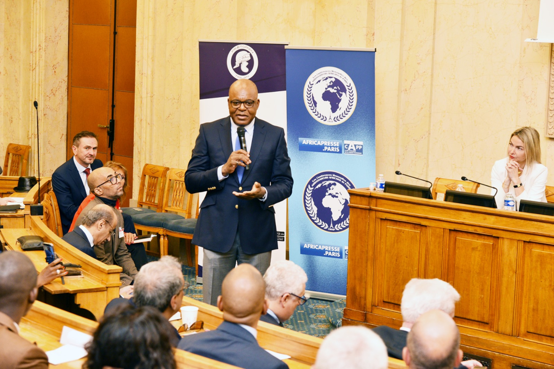 13ème édition des conférences mensuelles des ambassadeurs africains de Paris : Le professeur Émile Ngoy Kasongo plaide pour une action plus résolue de la communauté internationale dans la résolution de crise persistante à l’Est de la RDC