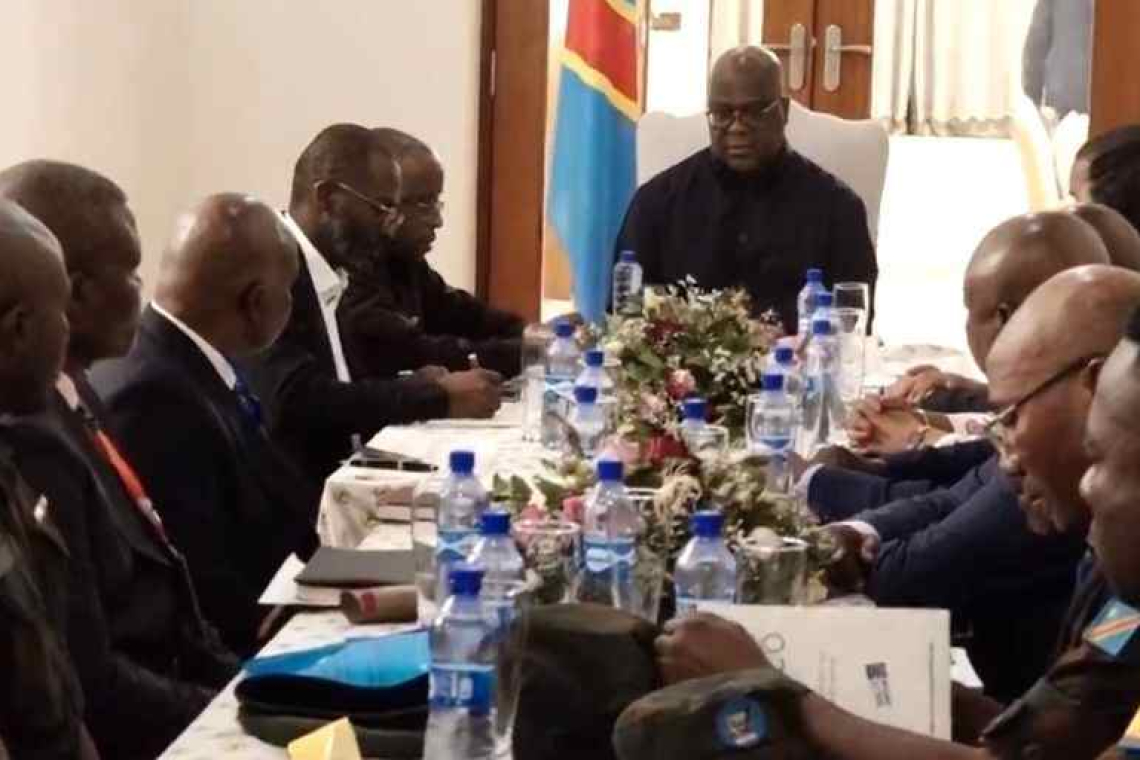 Félix Tshisekedi se pose en chef de guerre, à Likasi. 