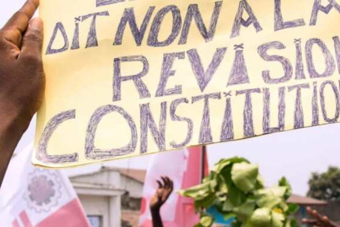 Révision ou changement de la Constitution : l’opposition rallume la rue !