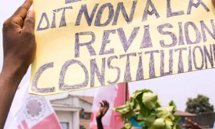 Révision ou changement de la Constitution : l’opposition rallume la rue !